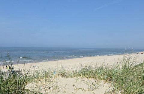This spacious pet-friendly holiday home in Callantsoog offers a perfect blend of relaxation and adventure for up to 11 guests. Featuring a cozy living/dining area, a fully equipped kitchen with modern appliances, and multiple bedrooms, it ensures a c...