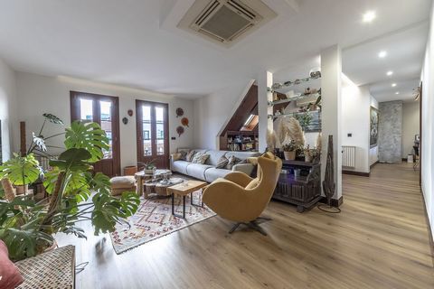 Inmobiliaria Best House vende en exclusiva maravilloso Ã¡tico exterior reformado muy luminoso de 122m2 Ãºtiles ubicado en el corazÃ³n de Abandoibarra-Guggenheim con opciÃ³n a una PARCELA DE GARAJE de 13.50m2 con fÃ¡cil maniobra de aparcamiento, por 4...