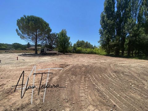 Terrain plat entièrement viabilisé