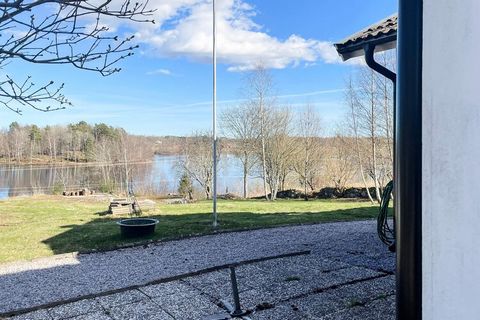 In beautiful Holmsjö with panoramic views of Lake Sillhövden you will find this newly renovated and very nicely furnished house for family and friends to create holiday memories in. Large wooden deck with outdoor furniture facing the garden and the l...