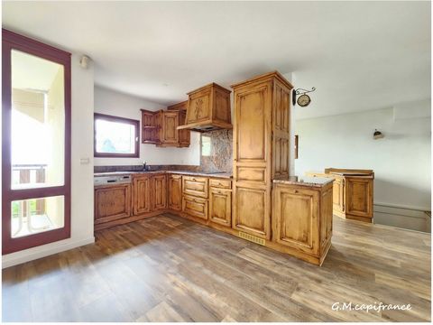 À vendre à lAlpe dHuez Appartement duplex T5 dune superficie exceptionnelle 106 m² - Beaux volumes - Fort potentiel de personnalisation Une rareté sur le marché local