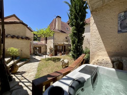 Maison de bourg + jardin + dépendance