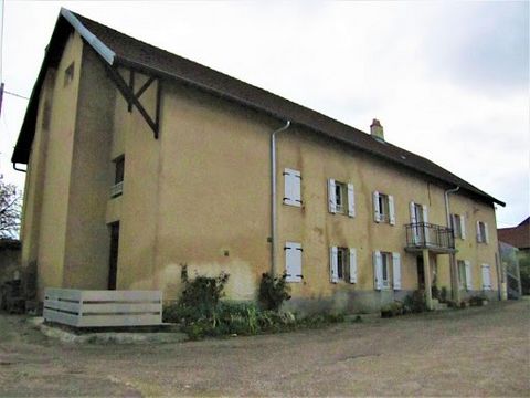 This building has: 1 apartment on the ground floor of 106 m2 1 apartment on the 1st floor of 102 m2 with terrace 1 duplex apartment of 93m2 1 independent studio of 33 m2 1 convertible attic of 100 m2 on the ground 4 garages 1 cellar 1 workshop All on...