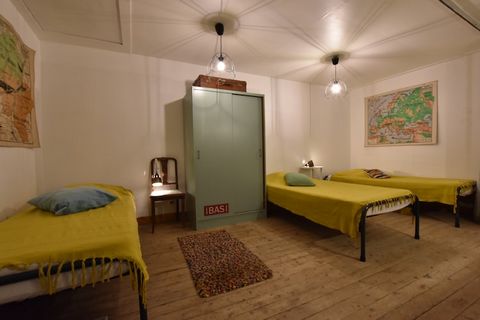 Vous êtes à la recherche d'une maison française typique, sans chichi, mais avec tout le confort nécessaire ? Alors vous êtes au bon endroit! Les aimables jeunes propriétaires de cette maison ont effectué une rénovation complète en 2013. Ici, ils ont ...