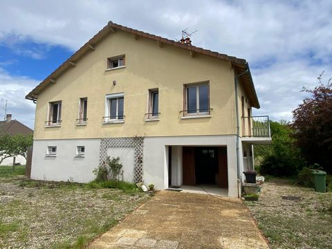 Maison situer dans village a 2h de Paris , commune très agréable.