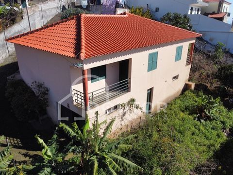 Detached 3 bedroom villa, located in Estreito de Câmara de Lobos, set in a generous plot of 570 m². This property offers all the comfort and space you are looking for, ideal for those who value tranquility and quality of life. The villa consists of t...