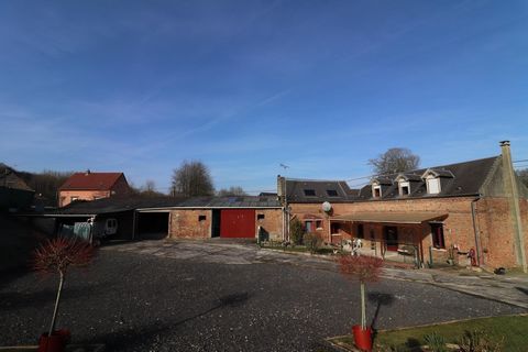 A proximité de Candas corps de ferme 3 chambres.