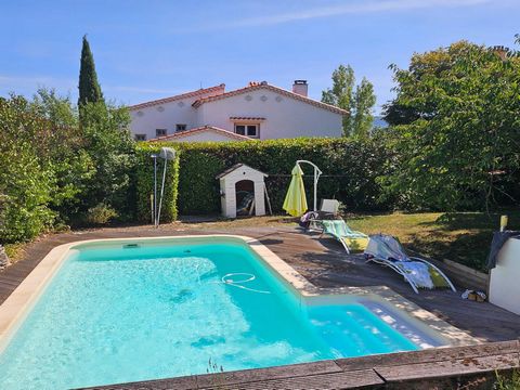 Belle maison provençale avec piscine.