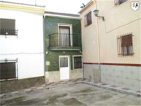 NOW PRICED TO SELL This well presented 2 double bedroom, 2 bath Townhouse is situated in the beautiful town of Montillana, almost mid-way between Granada and Jaén in Andalucia. The property is bright, fully reformed, including a new roof, is connecte...