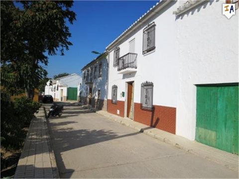 Dit grote familiehuis met 5 slaapkamers en een oppervlakte van 233 m2 ligt in het mooie stadje La Atalaya in de provincie Malaga in Andalusië, Spanje, omgeven door een prachtig uitzicht op het platteland. Atalaya heeft een dorpswinkel met basisvoorzi...
