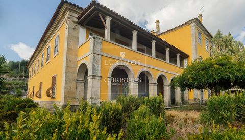 Beautiful Solar with typical Portuguese architecture, dating from the Sec.  XVI seed in the Portuguese nobility. Beautiful building in good structural condition, with the maintenance of its interior and exterior design, highlighting the conservation ...