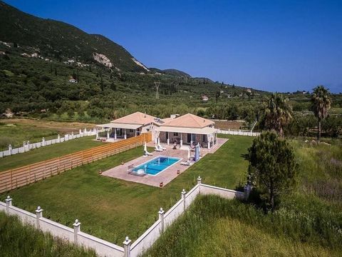 *** Reduced price *** We are proud to present these two newly constructed villas on a very favourable 7000sqm of land. Situated in private gardens at the base of a gorgeous mountainous location, these two 100sqm villas are more than desirable. The st...