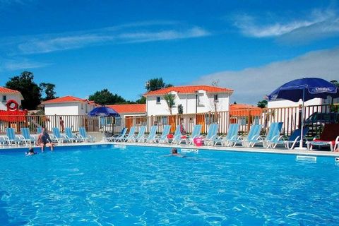 Well-maintained apartments in a holiday park. All apartments have a private terrace and the apartments are separated by a footpath. There are two types of apartments in the park, 4 person (FR-44250-06 and 6 person (FR-44250-07).
