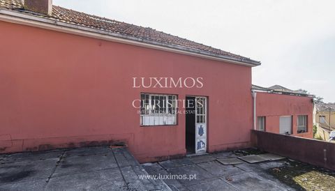 Old and famous bakery of Porto , for renovation and conversion into apartments, for sale, in the Center It has a study for 6 apartments of typology T0 and T1. Located in an area with high potential for short-term rentals or permanent housing. Close t...