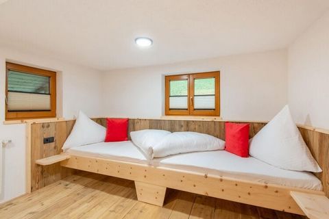 Tradition on the outside, modern comfort on the inside! Welcome to this romantic holiday home in Fügenberg in the holiday region of Fügen-Kaltenbach in the Zillertal! Large groups will find an oasis of calm here to have a great time together. Fügenbe...