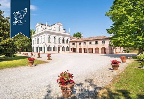 In the leafy Venetian countryside on the outskirts of Venice, just ten minutes from its romantic city centre, there is this magnificent historical estate with a spectacular centuries-old park for sale. Built between the end of the 17th and early 18th...