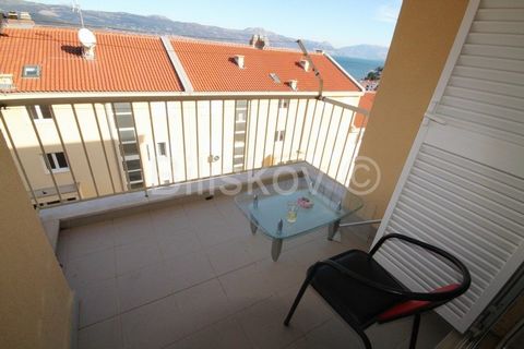 Trogir, Čiovo, Mastrinka Apartment in a residential building in Mastrinka on the island of Čiovo Apartment area: 57.28m2 The apartment consists of a kitchen, dining room, living room, bedroom, bathroom, utility room and loggia. A storage room in the ...