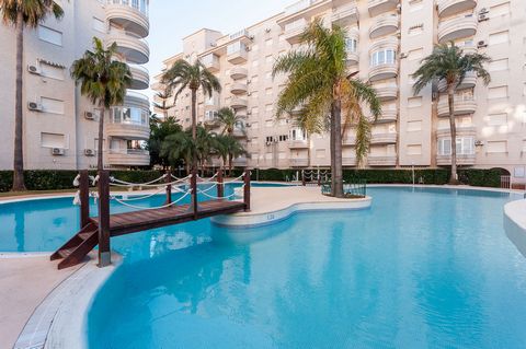 This great apartment is located 350 meters away from the beach in Playa de Gandía with swimming pool and two tennis courts and offers accommodation for 6 people. The common outdoor area of this cozy apartment is great. It features an amazing 37 x 30 ...
