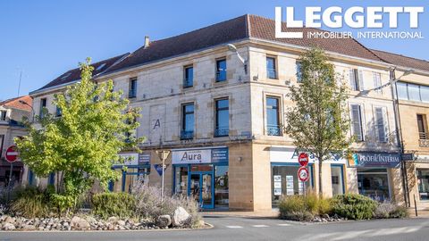 A17219 - The visibility of the business premises occupying this town centre building is one of the many assets of this very attractive property. It benefits from a very good exposure thanks to its location on one of Bergerac's main roads. It is locat...