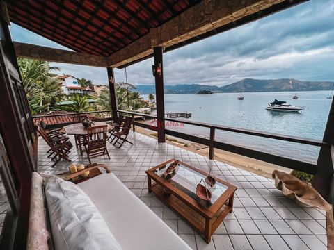Beautiful mansion standing on the sand in Angra dos Reis-RJ, in the neighborhood of Mombasa, one of the most luxurious neighborhoods and crystal clear water of the city. There are 8 suites in total, 5 in the main house and 3 as an annex. Large living...