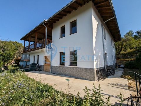 Top Estate Real Estate bietet Ihnen ein neu gebautes Haus auf dem Tryavna Balkan an. Das Anwesen befindet sich in einem kleinen Dorf, 10 km vom Zentrum der Stadt Trjavna entfernt und ist ganzjährig über eine Asphaltstraße erreichbar. Das Haus ist ein...