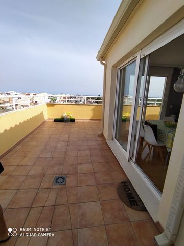Fantastisches Duplex-Penthouse zum Verkauf in Almazora, mit spektakulärem Blick von seiner Terrasse aus können Sie die gesamte Mittelmeerküste sehen, sogar das Innere der Ebene von Castellón, vor dem als Schutzgebiet katalogisiert der Bau von Häusern...