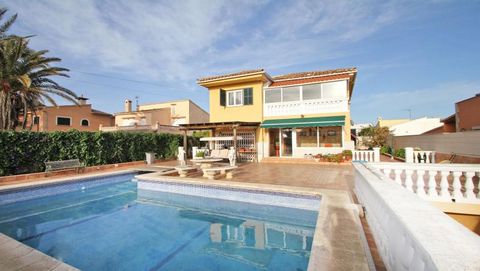 Properties Mallorca : This cosy villa is situated in a quiet and beautiful residential area, surrounded by other private villas and close to the elegant yacht harbour Port Adriano with its noble boutiques and restaurants.   The living area of approx....