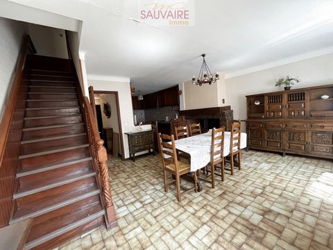 Sauvaire immobilier offers you a bright village house close to the town center and all amenities. Located in a quiet street, with a living area of 85 m2, it consists on the ground floor of a garage of 50 m2 with summer kitchen, toilet, borehole, and ...