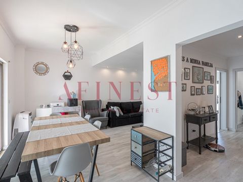 ARE YOU LOOKING FOR A FLAT IN A GREAT LOCATION IN THE CENTRE OF MONTIJO? THIS IS THE RIGHT OPTION FOR YOU! PROPERTY NEXT TO THE MONTIJO CENTRE AND CUF. This 2 bedroom flat converted into 3 bedrooms, consists of the following divisions / areas: Living...