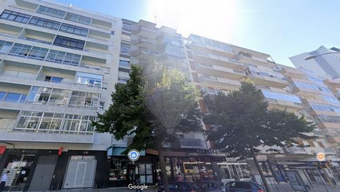 Description Building in Full Ownership for Sale Come and see this fantastic investment opportunity! Property with 32 fractions, in one of the most prestigious arteries of the Capital, on Avenida Columbano Bordalo Pinheiro, I have to present you a res...