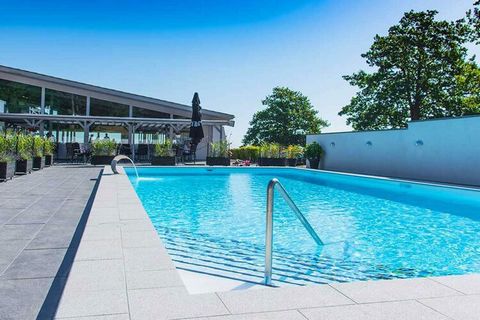 Ferienpark am Meer und Strand in Sandkås Entlang der Küstenstraße zwischen Bornholms beliebten Städten Gudhjem und Allinge liegt die Stadt Sandkås und der Ferienpark Abildgård. Hier können Sie auf den Spuren des deutschen Kunsthändlers Herbert von Gr...