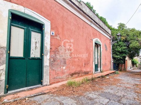 In Viscalori, the historic center of the city of Viagrande with great charm and value, we offer for sale an elegant period villa. The property, once a summer residence, lends itself to becoming an enviable residential solution with characteristics of...