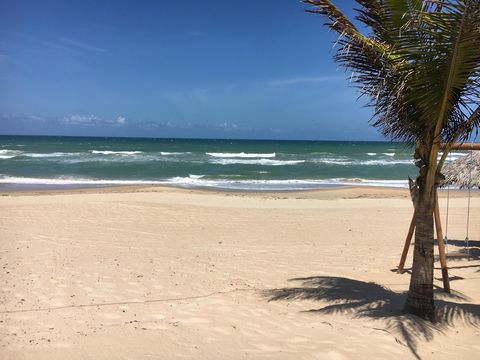 Beach Land Ceará: 450 m² à Praia de Guajiru, situé dans le magnifique Coral Beach Resort Ce terrain est situé dans le Coral Beach Resort, avec la dénomination d’adresse CB-04-04 Sunrise Beach Area E. Une carte et d’autres images que vous pouvez trouv...