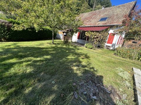 House of about 90m2 in the commune of Soultzeren close to amenities, in the rue du Village. Including: On the ground floor: An entrance hall, cellar room, large room with water point and possibility of putting a wood stove. On the 1st floor: Kitchen ...