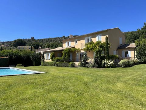 Exceptional property located on the outskirts of a charming hilltop village in the Luberon region of Provence. This magnificent residence spans two levels, offering a living space of approximately 255 square metres. Nestled in the heart of a landscap...