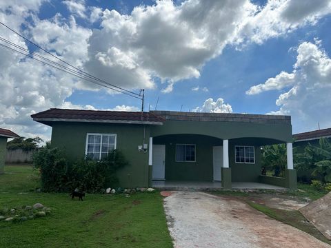 Multi-income earner which a multi family set up. This property boast 1) Two Bedrooms, 2 bathrooms , living/dining, Kitchen and washroom 2) 1 Bedroom, Living/dining , Bathroom and Kitchen 3) Studio unit with kitchenette and bathroom. This property is ...