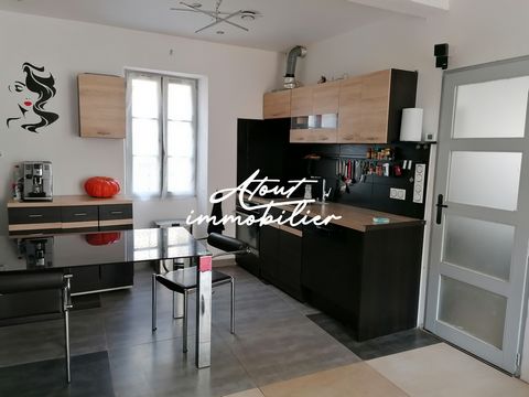 New in your ATOUT IMMOBILIER agency in Canet. Located in the heart of the charming village of Tressan, this 3-sided village house offers on the ground floor a shed and a cellar as well as two independent and renovated apartments. They each offer an e...