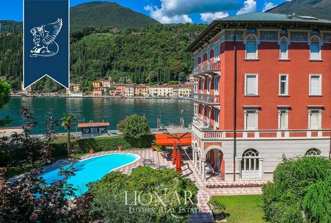 This elegant Art-Nouveau-style property is for sale in Toscolano Maderno, is in a stunning position in front of Lake Garda. Immersed in a large garden with an English-style lawn of 1,200 square meters, which features an enchanting swimming pool equip...