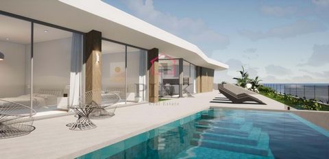 Luxury townhouse T4, modern and minimalist style, in Prazeres, Calheta. Developing on only one floor, this villa offers generous areas, all with great luminosity. Its interior is divided into two distinct zones. The private area, consisting of three ...