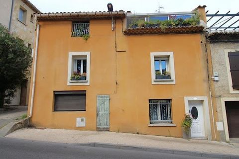 Gard - 30200 Bagnols sur Cèze - 198 000 Euros - Laurent ZERBIB offers you exclusively, this townhouse located in the heart of Bagnols sur Cèze, with a surface area of about 100 m², completely renovated. It consists of an entrance hall on the ground f...