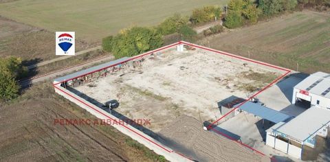 RE/MAX offers a plot of land completely ready for industrial construction. The property is in the village of Trud, 5 km from Plovdiv, faces the main road II-84 (Plovdiv-Karlovo). The plot has an area of 2538 sq.m., suitable for the construction of a ...