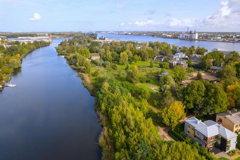 Waterfront plot of land for sale in an exclusive island location- Ķipsala. A spacious and flat plot of land in one of Riga's most prestigeous areas with great potential for development on the Zunda waterfront. Quiet area, Ķīpsala is a well known choi...
