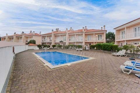 3 bedroom villa in a condominium with swimming pool and playground, minutes from the beach. Located on Estrada Atlântica, between Foz do Arelho and São Martinho do Porto, you will find this charming villa fully furnished and with an equipped kitchen,...