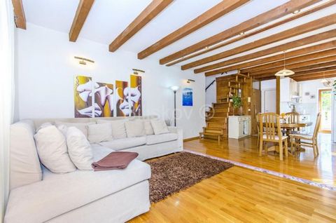 Split, Radunica in a stone house, a two-story apartment with a total usable area of 85m2. The first floor consists of a kitchen with dining room and living room, a bathroom and a loggia. On the second floor there is a bedroom and a toilet. The apartm...