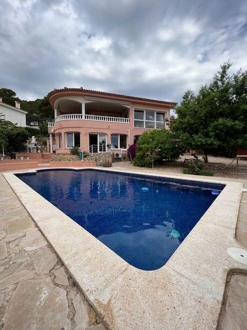 SPANISHOUSE EN VENTA: Magnifico chalet de 329 m2 en una parcela de 1.634 m2 con piscina, vistas impresionantes al mar   REF: CH 1182 A   SITUACIÓN:  Planes del Rei                PRATDIP   PRECIO: 530.000 €   DESCRIPCIÓN: Salón comedor con chimenea C...