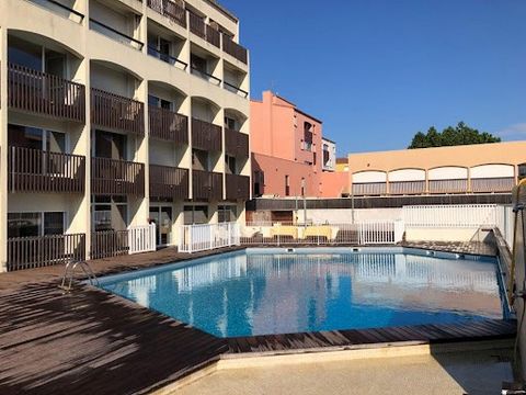 appartement en duplex au pied du quai principale du port ,Cap D Agde Prix du bien :65000 euros honoraires d agence à charges vendeur studio mezzanine de 26.51 m2 Dernier étage ,ascenseur d'une résidence calme et sécurisée avec piscine , salle de spor...