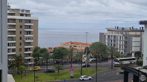 Appartement type T0, goed onderhouden op de 3e verdieping, met uitzicht op zee. Het Aparhotel Jardim de Ajuda heeft: 24-uurs hotelservice. Condominium omvat warm en koud water, elektriciteit, airconditioning, internet, verschillende televisiezenders....