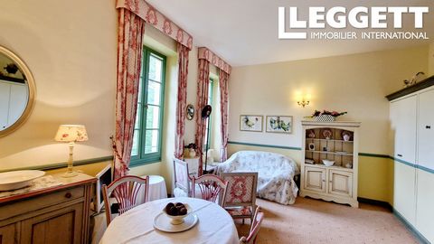 A30558 - Here's the translation of the provided text into English: Superb 32 m² studio on the second floor of the château, with elevator, in the heart of a 4-hectare wooded park, just steps away from the thermal baths. Large room with 3 big windows, ...