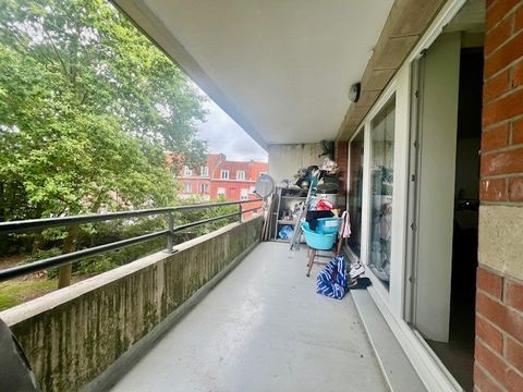 Roubaix,secteur Fosse aux Chenes à 10 minutes du centre ,métro et gare appartement T4 de 87m2 au 2ème étage avec ascenseur. 3 grandes chambres, chauffage individuel, beau séjour donnant sur grand balcon, cuisine, salle de bains.Loué 750 euros avec ch...