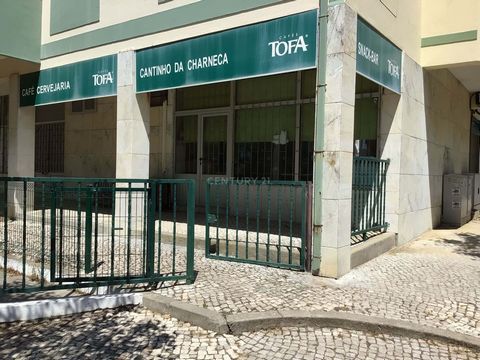 Snack bar / restaurante na charneca de Caparica com esplanada e extração de fumos . Se procura um negócio na zona da charneca de Caparica não hesite e venha visitar este Snack bar / restaurante com clientela certa servindo diariamente almoços e janta...